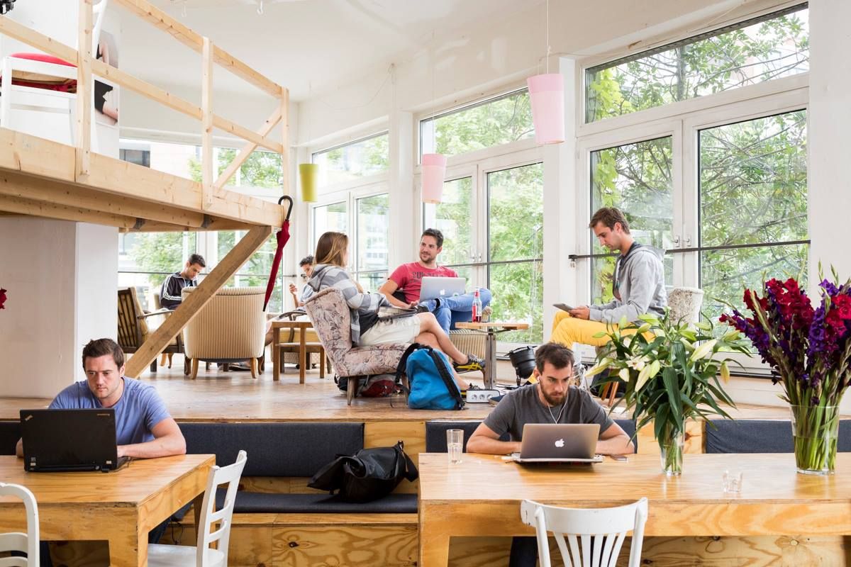 Außenansicht eines modernen Coworking-Spaces in Berlin